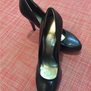 Nine west ladies shoes size 7M in good condition